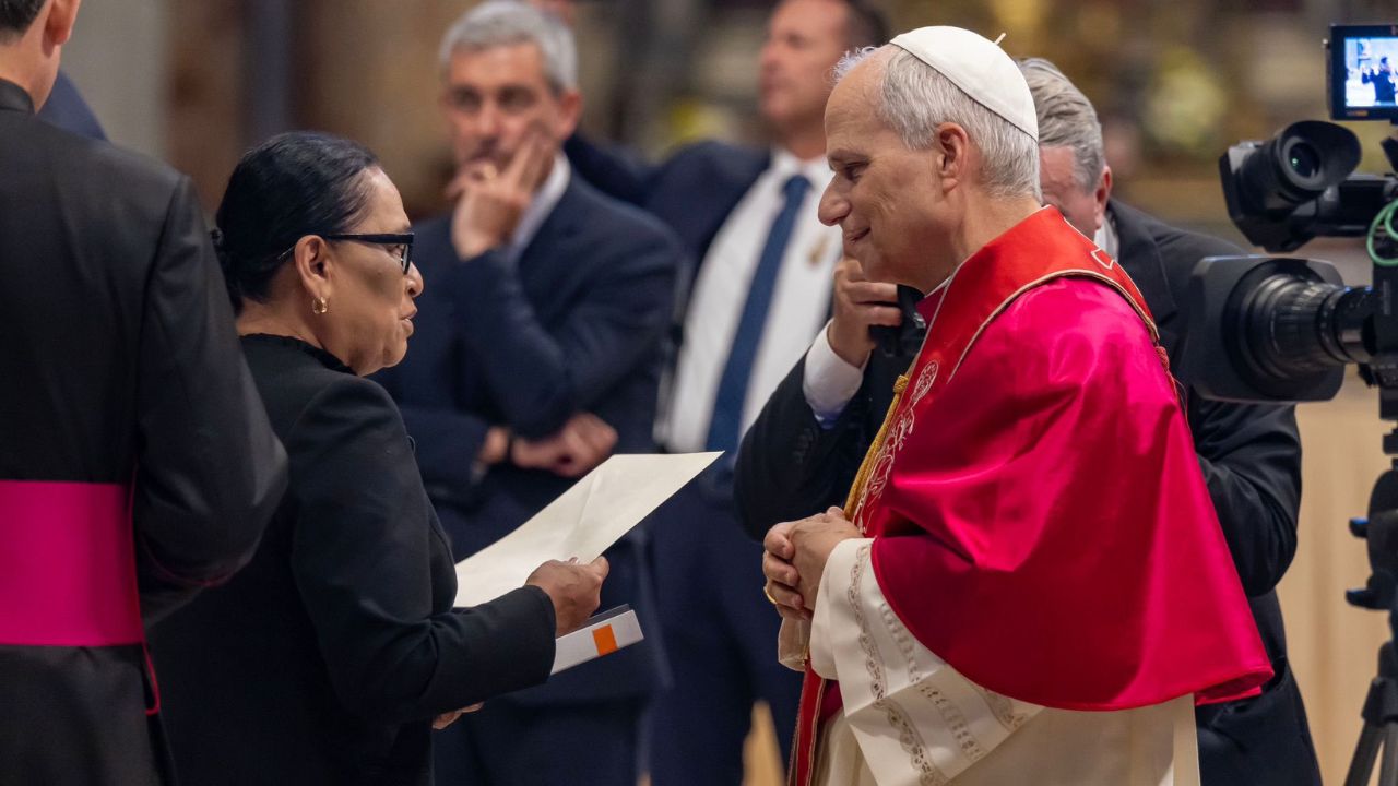 El Papa León XIV envió a México y a Claudia Sheinbaum, “bendiciones” a través de la secretaria de Gobernación, Rosa Icela Rodríguez.
