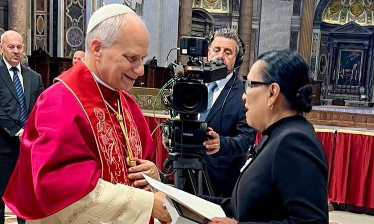 El Papa León XIV envió a México y a Claudia Sheinbaum, “bendiciones” a través de la secretaria de Gobernación, Rosa Icela Rodríguez.