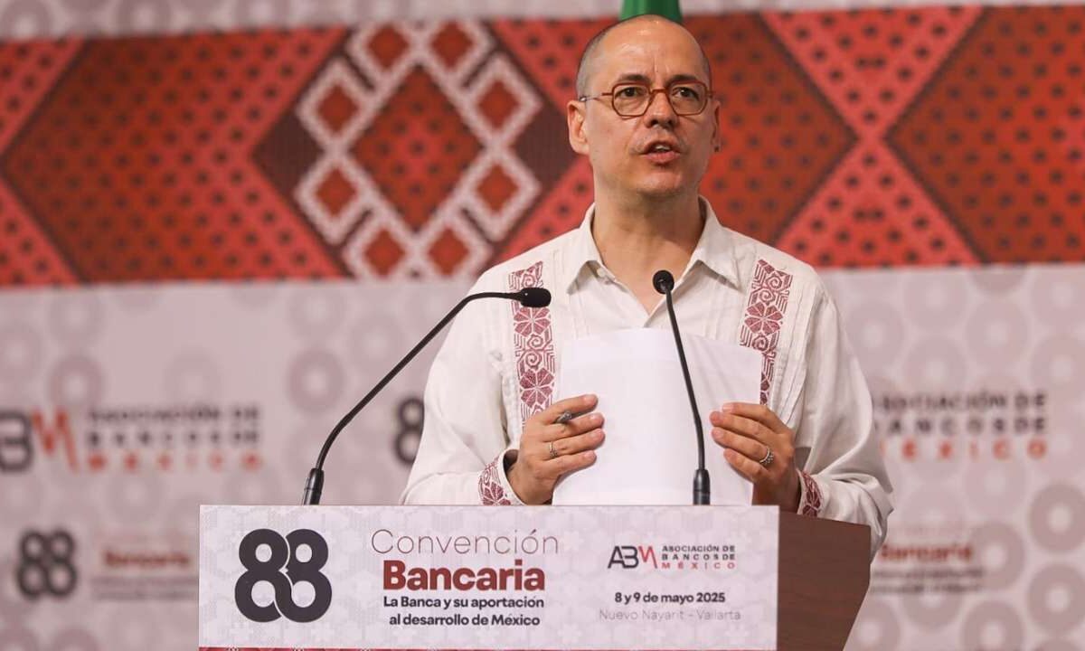 José Antonio Peña Merino Peña Merino expuso a legisladores de la 4T las modificaciones a la Ley de Telecomunicaciones.
