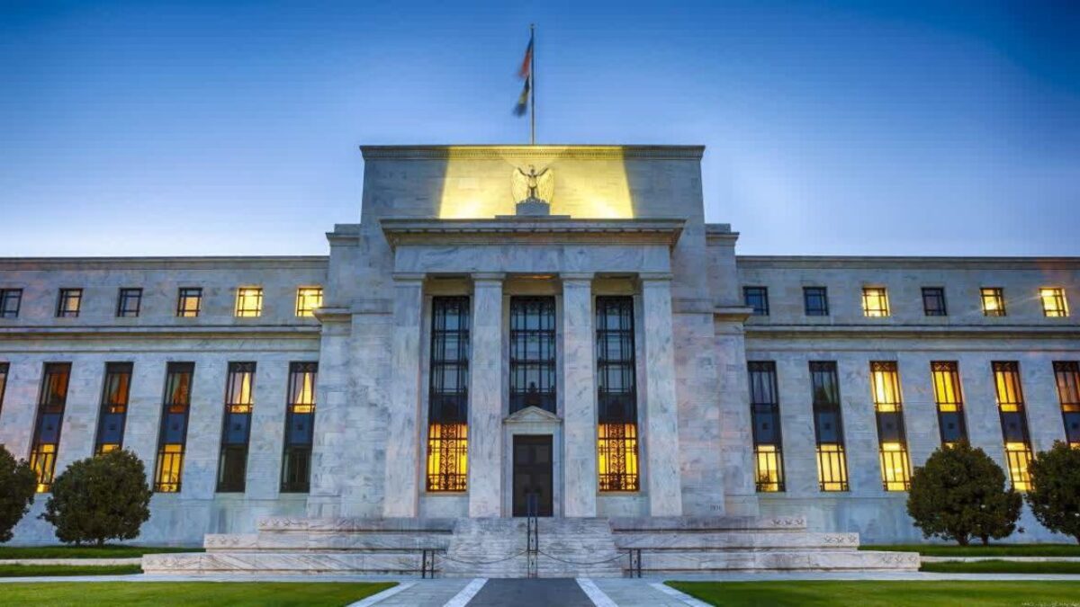 Pese a insistencia de Trump, la FED mantiene su tasa de interés