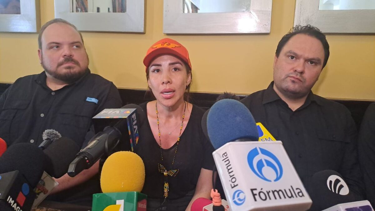 La aspirante emecista dijo que el ataque fue “para asesinarme”. La acompañaron el dirigente del MC en Veracruz y un diputado local. 