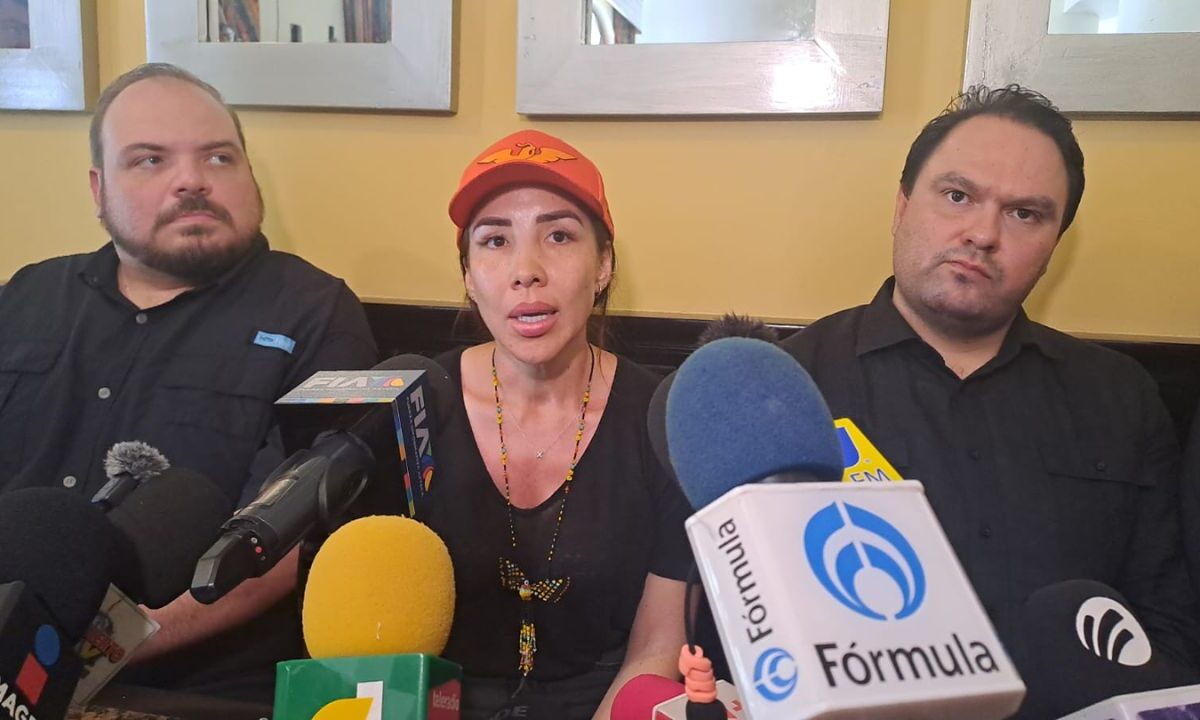 La aspirante emecista dijo que el ataque fue “para asesinarme”. La acompañaron el dirigente del MC en Veracruz y un diputado local. 