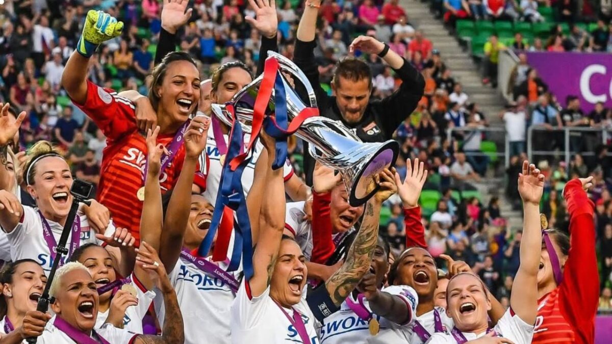 La policía portuguesa recuperó el trofeo de Champions femenina, que se entregará al vencedor de la final del próximo sábado, robado el pasado fin de semana en una sala interior del estadio José Alvalade de Lisboa, en pleno partido de la liga portuguesa.