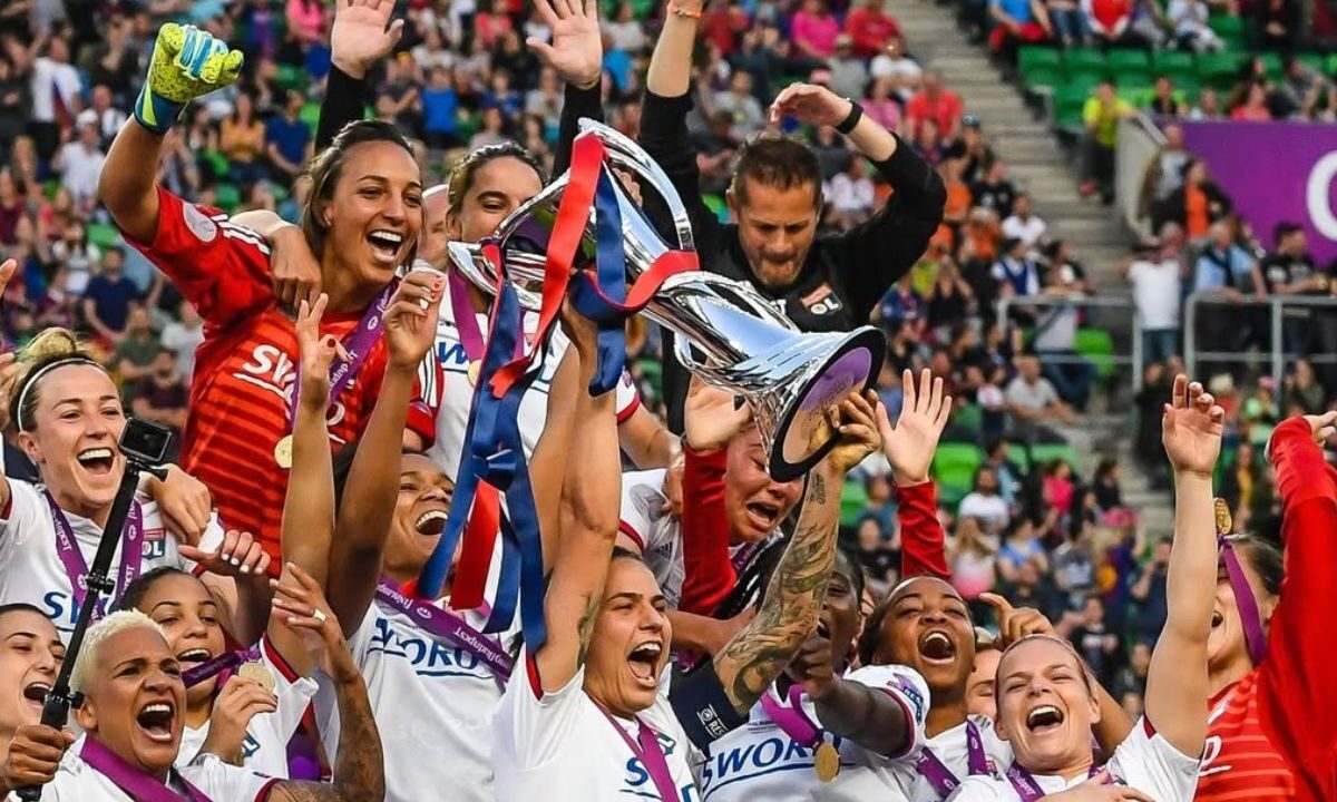 La policía portuguesa recuperó el trofeo de Champions femenina, que se entregará al vencedor de la final del próximo sábado, robado el pasado fin de semana en una sala interior del estadio José Alvalade de Lisboa, en pleno partido de la liga portuguesa.