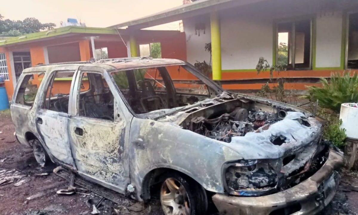 Queman camioneta del candidato Morena-PVEM en Jilotepec; señalan al aspirante de MC, pero se deslinda
