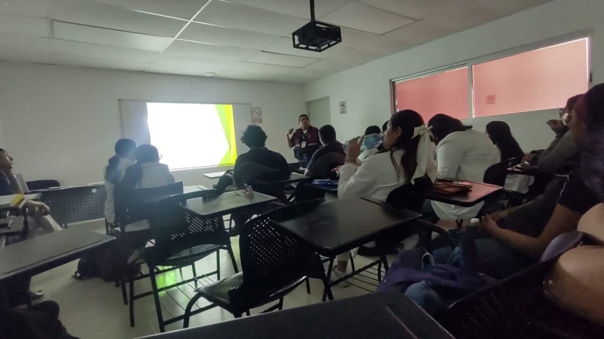 Personal de CECOSAMA Campeche, impartió el taller sobre manejo de emociones a alumnos de la Escuela Primaria “Fidel Velázquez Sánchez”.