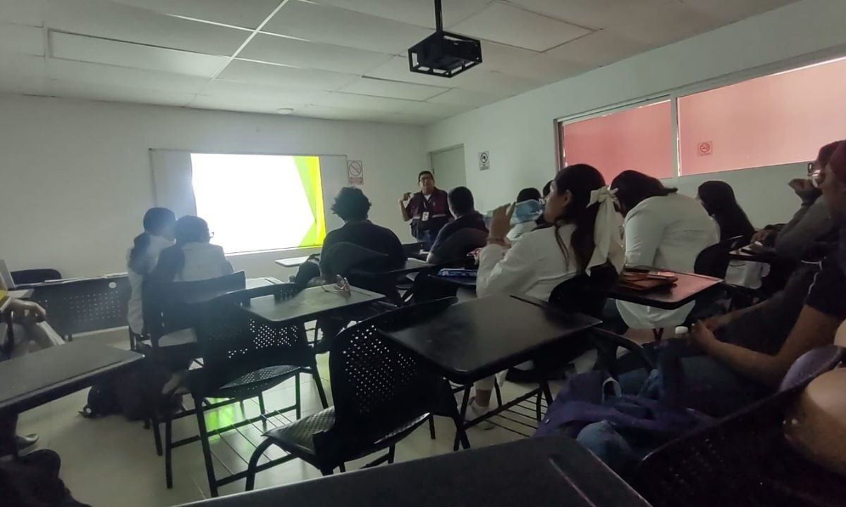Personal de CECOSAMA Campeche, impartió el taller sobre manejo de emociones a alumnos de la Escuela Primaria “Fidel Velázquez Sánchez”.