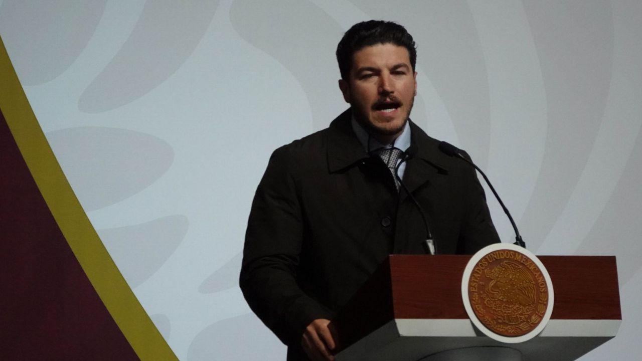 El PRI presentó ocho denuncias por delitos electorales cometidos por el gobernador de Nuevo León, Samuel García, ante la FGR.