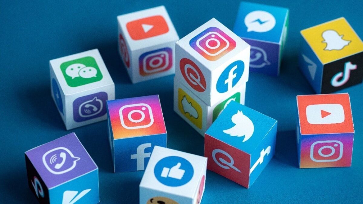Morena propone uso de redes sociales en sistema educativo