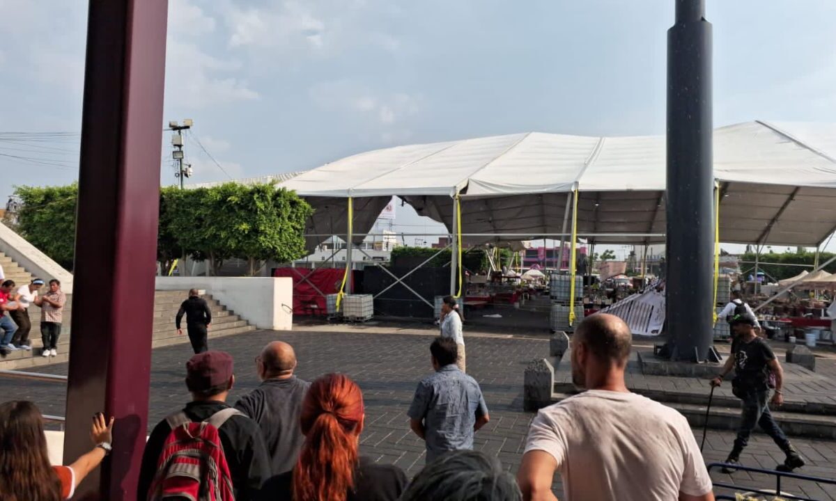 Luego de que diez personas resultaron lesionadas luego de que se desplomó la estructura de un domo en la Feria del Libro en Nezahualcóyotl, Estado de México debido a las fuertes lluvias y vientos registrados en la zona, el alcalde Adolfo Cerqueda Rebollo confirmó que pronto regresarían a sus casas.