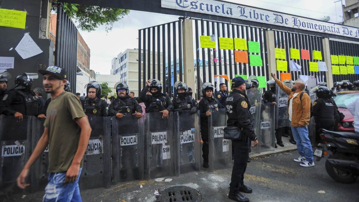 Protestan vecinos contra albergue migrante de Peralvillo, de la alcaldía Cuauhtémoc.