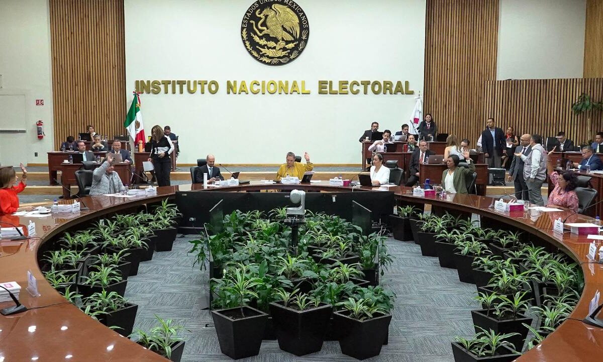 El INE aprobó un acuerdo que flexibiliza las estrictas reglas que se habían impuesto para hacer campaña a los candidatos en la elección judicial.