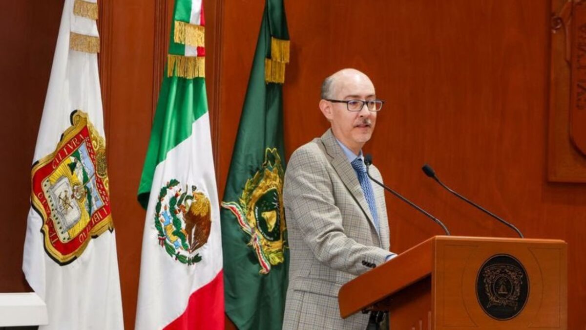 Renuncia Carlos Eduardo Barrera Díaz como rector de la UAEMex