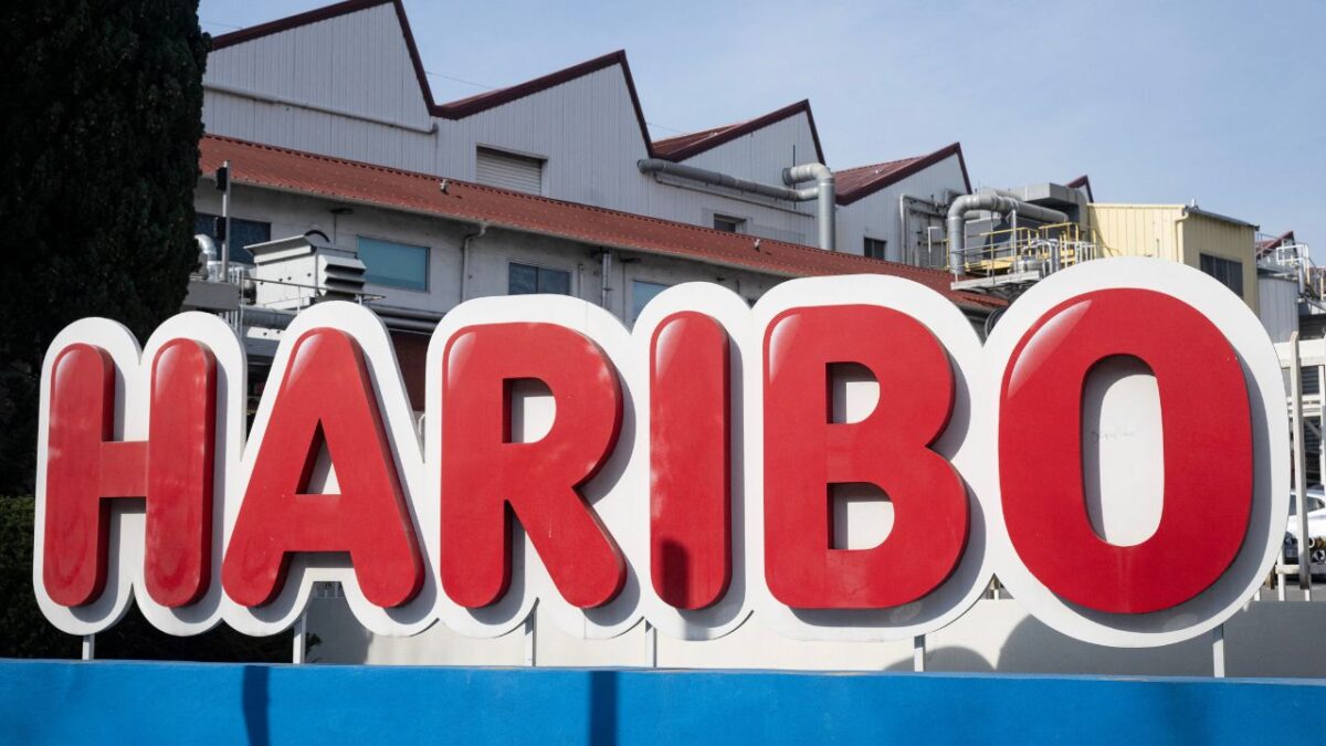 La compañía alemana Haribo retiró el jueves sus gomitas "Happy Cola" de las tiendas de Países Bajos, después de que se descubriera marihuana en al menos tres paquetes de la marca y de que varias personas enfermaran, entre ellas niños.