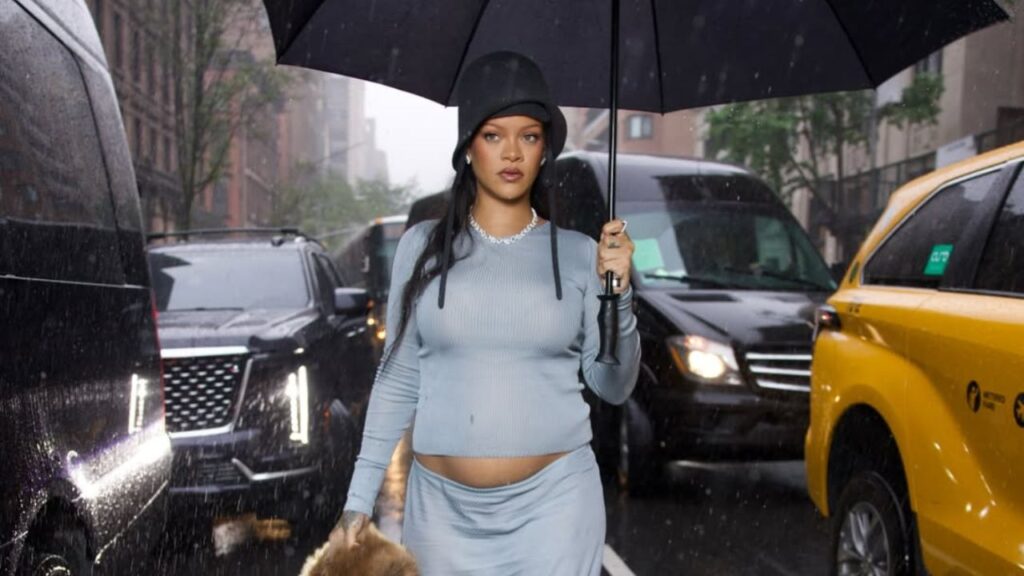 Rihanna presume tercer embarazo en la Met Gala. Noticias en tiempo real