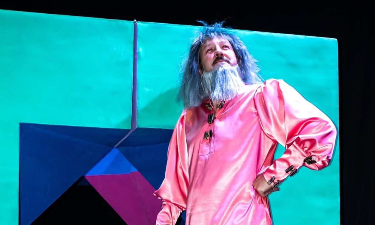 Leonardo está por lograr un título poco común en el teatro nacional, el celebrar su centenar de funciones y su actor, Rodrigo Murray