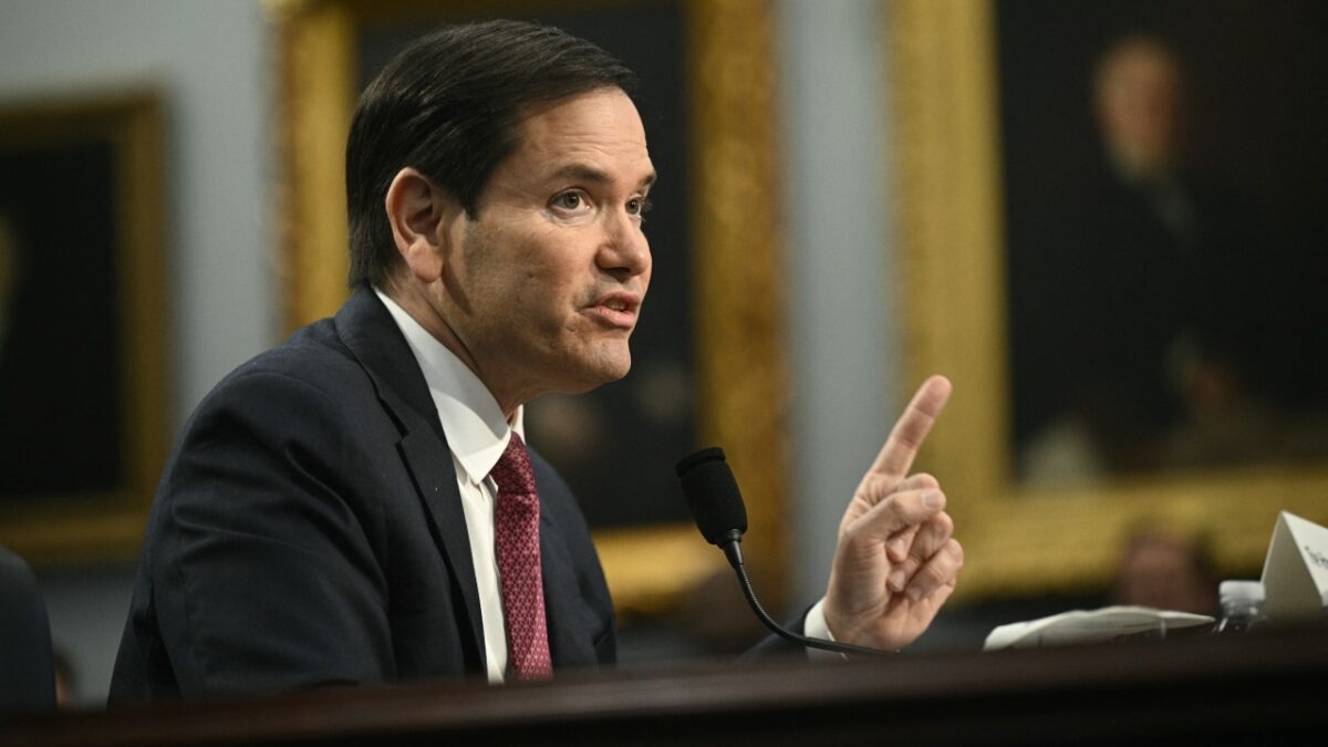 Rubio anuncia visita a México para tocar temas de colaboración contra violencia