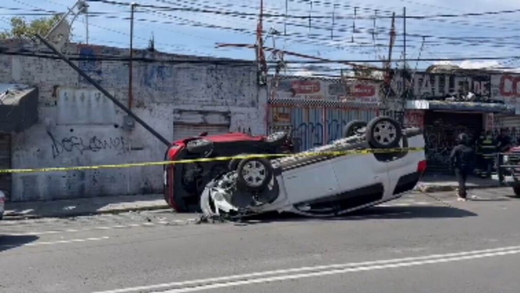 Se registra una doble volcadura en la Álvaro Obregón. Noticias en tiempo real