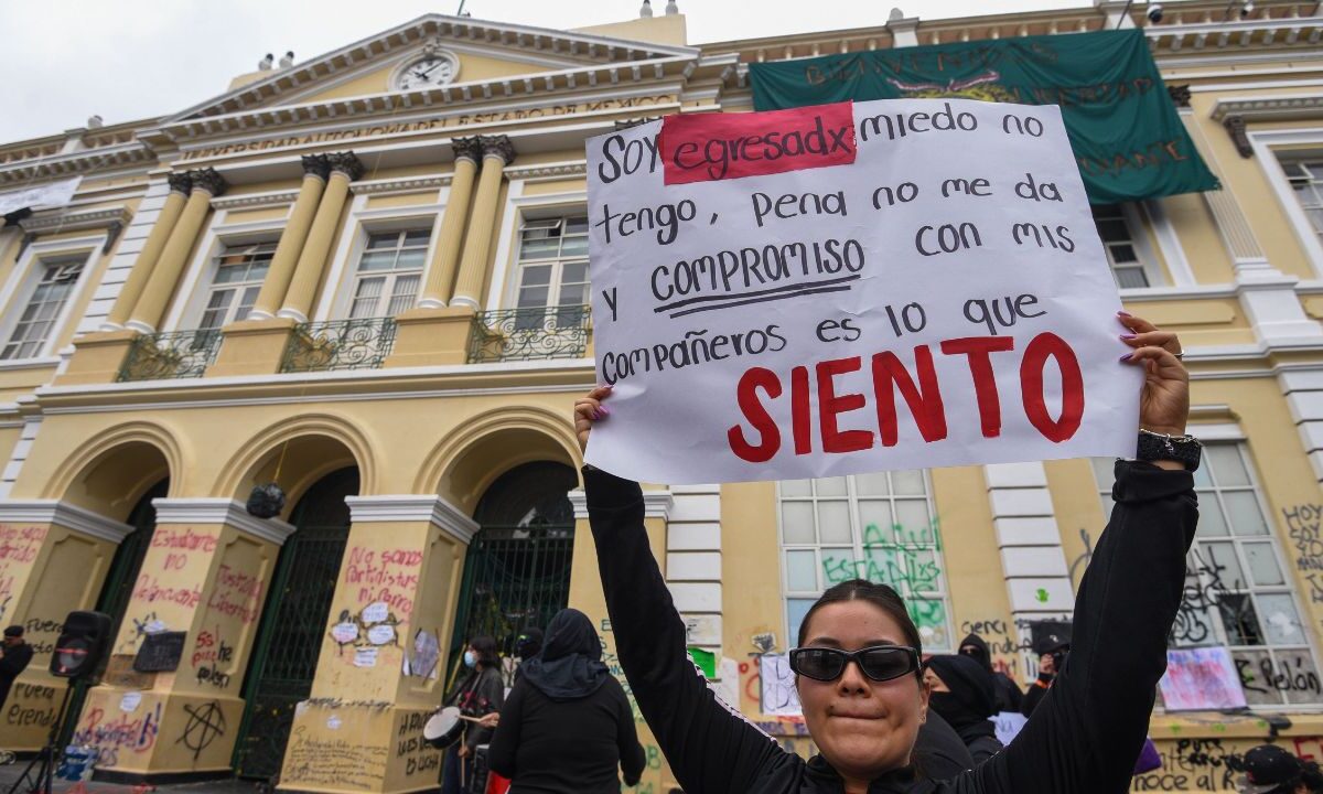 se-unen-egresados-a-reclamo-universitario-en-la-uaemex