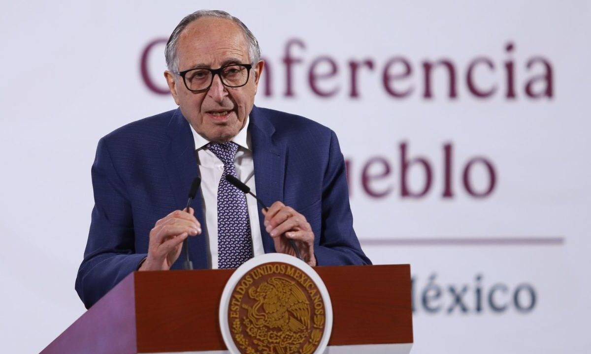 El secretario de Salud, David Kershenobich, corrigió los datos que dio en la mañanera sobre las cifras de diabetes y obesidad en escuelas.