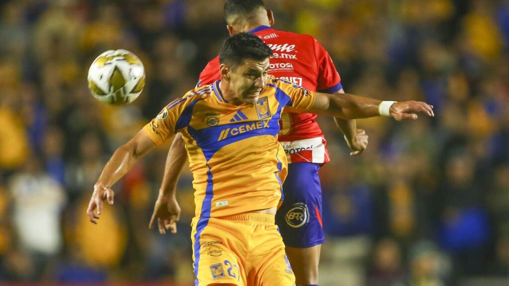 El Tricolor indicó que el defensa de Tigres, Jesús Angulo, presentó una lesión en la rodilla.