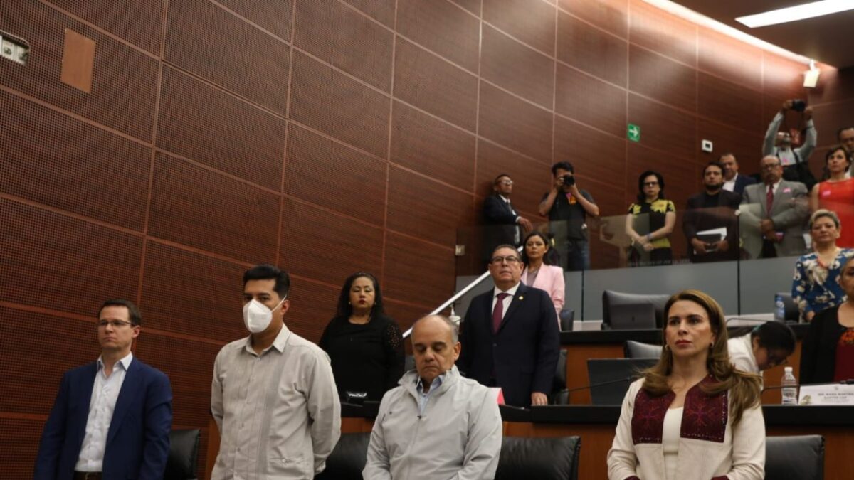 Senado guarda minuto de silencio por José Mujica