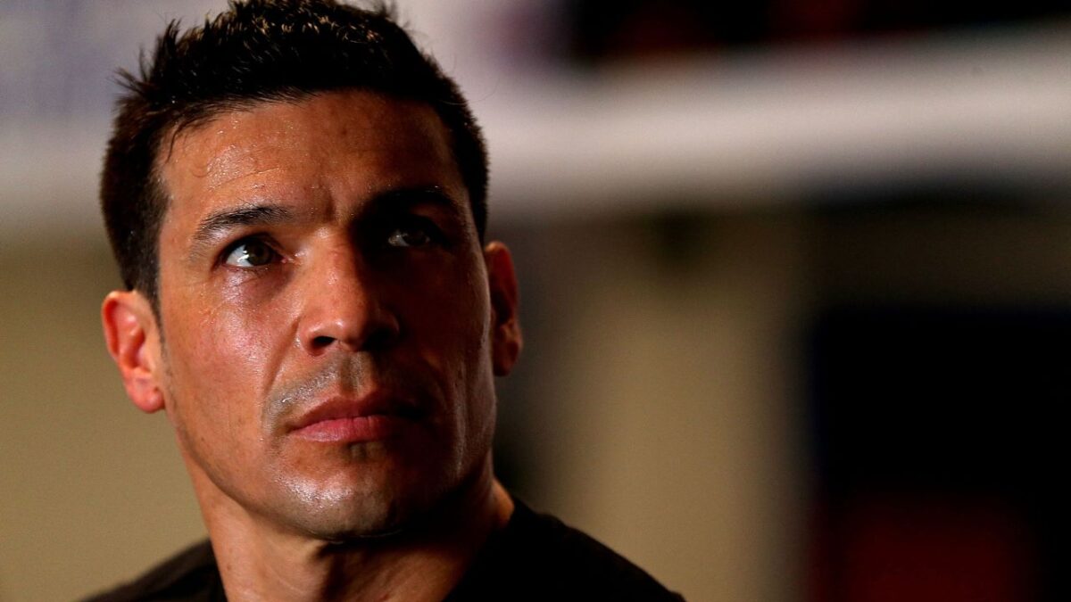 11 años hay de diferencia entre los 39 que tiene Julio César Chávez Jr con marca de 54-6-1 como profesional, sobre los 28 años de Jake Paul, con récord de 11-1 dentro del boxeo