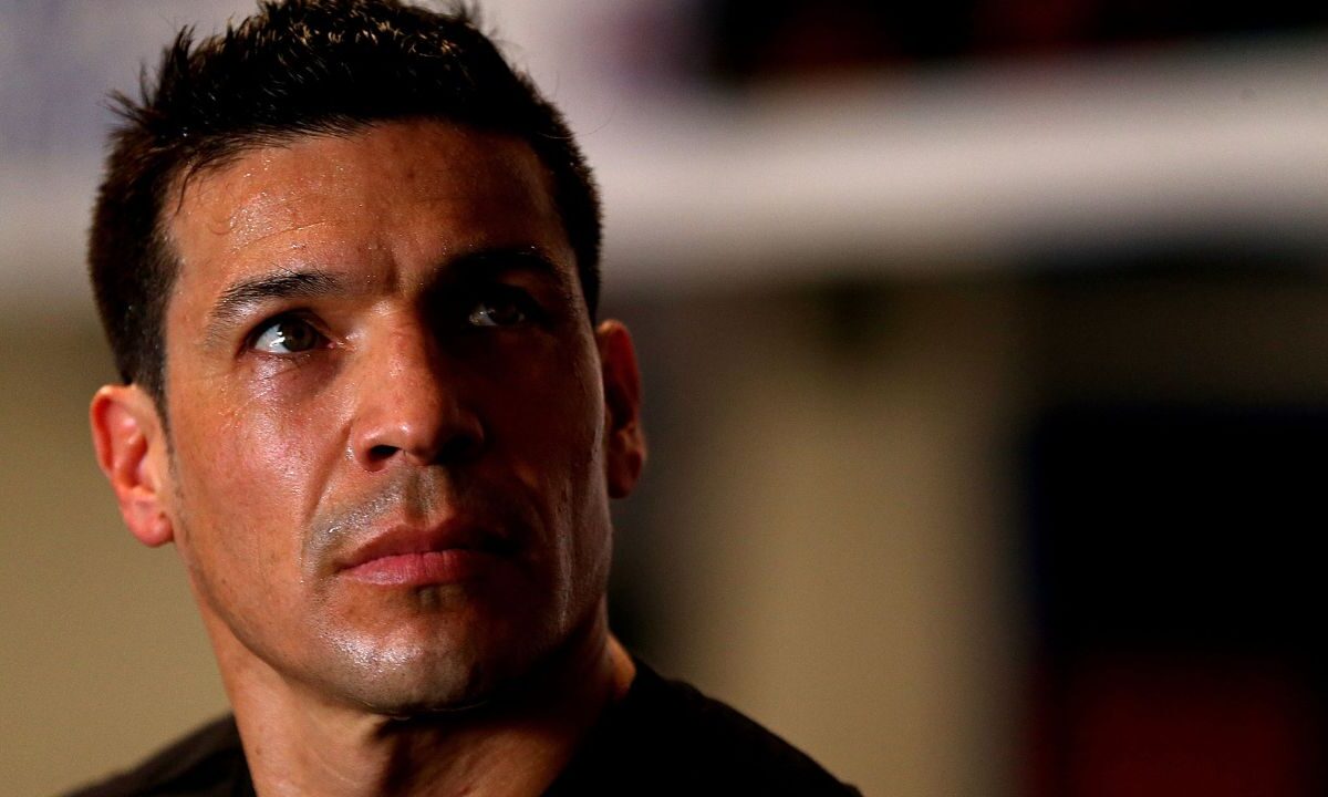 11 años hay de diferencia entre los 39 que tiene Julio César Chávez Jr con marca de 54-6-1 como profesional, sobre los 28 años de Jake Paul, con récord de 11-1 dentro del boxeo