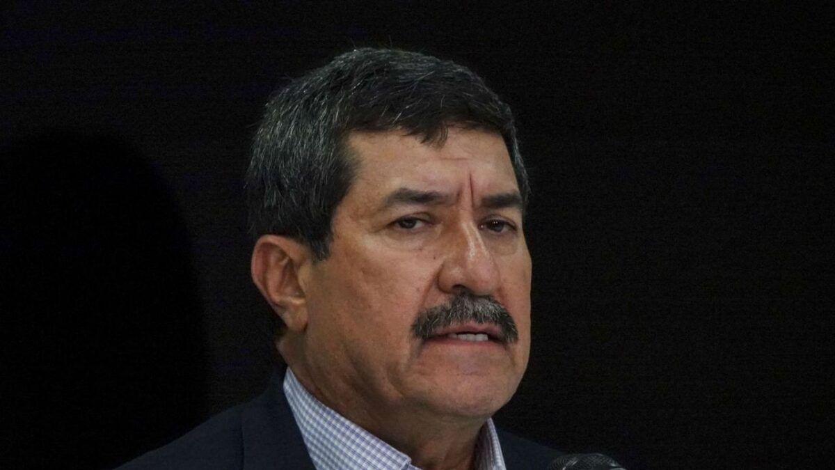 Sheinbaum va por una mejor ley para Telecom, indica Javier Corral