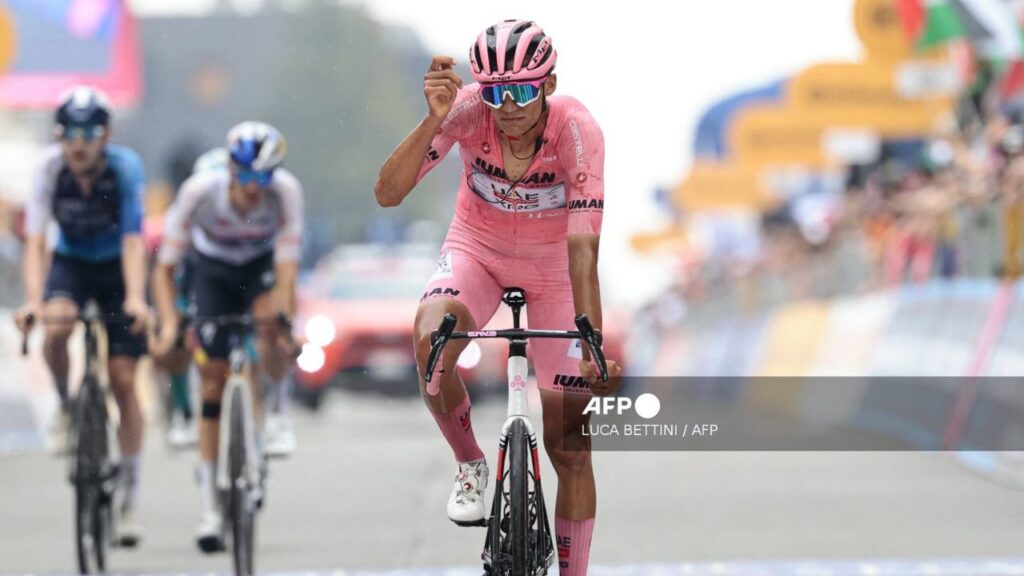Simon Yates le quita el liderato a Isaac Del Toro en la penúltima etapa del Giro de Italia