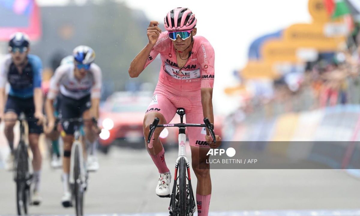 Simon Yates le quita el liderato a Isaac Del Toro en la penúltima etapa del Giro de Italia