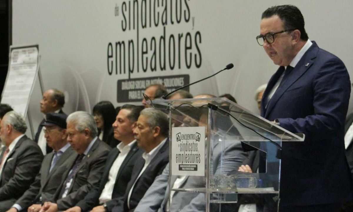 Sindicatos y empleadores firmaron un acuerdo en miras de conformar un Consejo para impulsar nuevas reglas laborales en el país.