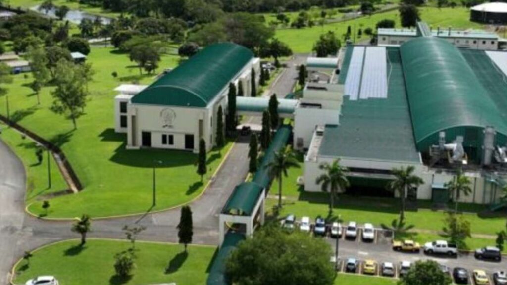 Estados Unidos presumió su nueva planta en Panamá para erradicar al famoso gusano barrenador.