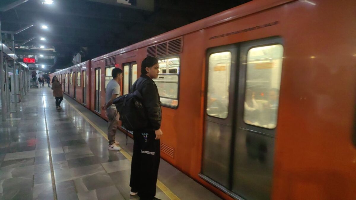 Durante la noche del miércoles, personal del órgano de transporte efectuó labores en la zona de vías en el tramo Bosque de Aragón y Deportivo Oceanía; a las 5 de la mañana de ayer, los trenes reanudaron su circulación.