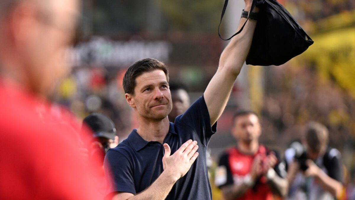 El entrenador del Bayer Leverkusen, Xabi Alonso, señaló que el anuncio sobre su próximo destino "no está muy lejos", después de su emocionante despedida de la afición, este domingo en la derrota 4-1 contra el Borussia Dortmund.