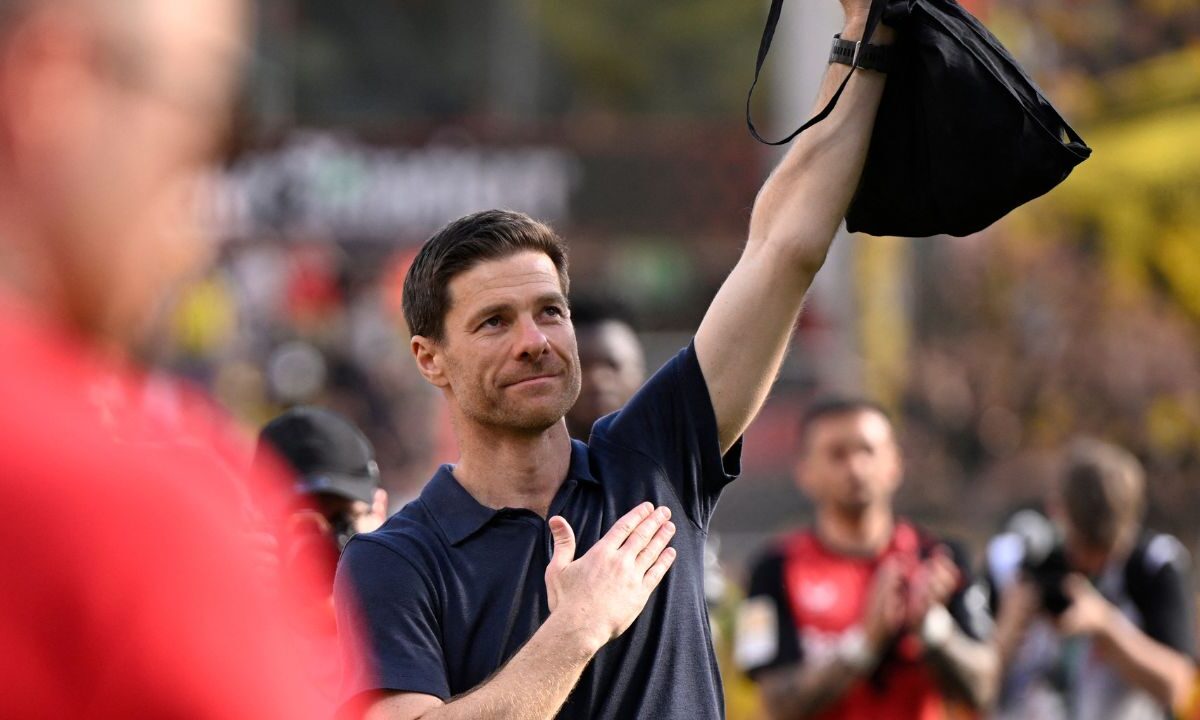 El entrenador del Bayer Leverkusen, Xabi Alonso, señaló que el anuncio sobre su próximo destino "no está muy lejos", después de su emocionante despedida de la afición, este domingo en la derrota 4-1 contra el Borussia Dortmund.