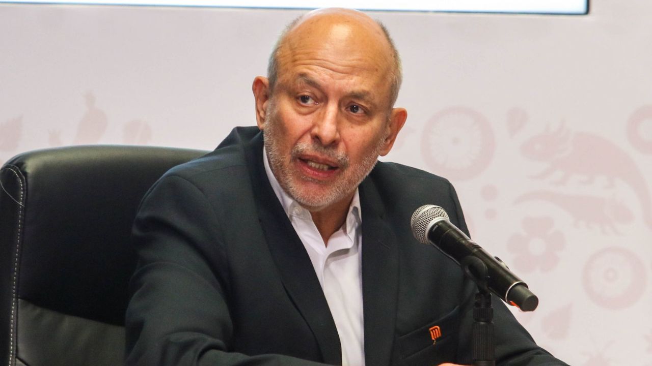 El director del Sistema Colectivo Metro, Guillermo Calderón, habría presentado su renuncia a ese puesto con efectos al 5 de mayo próximo.