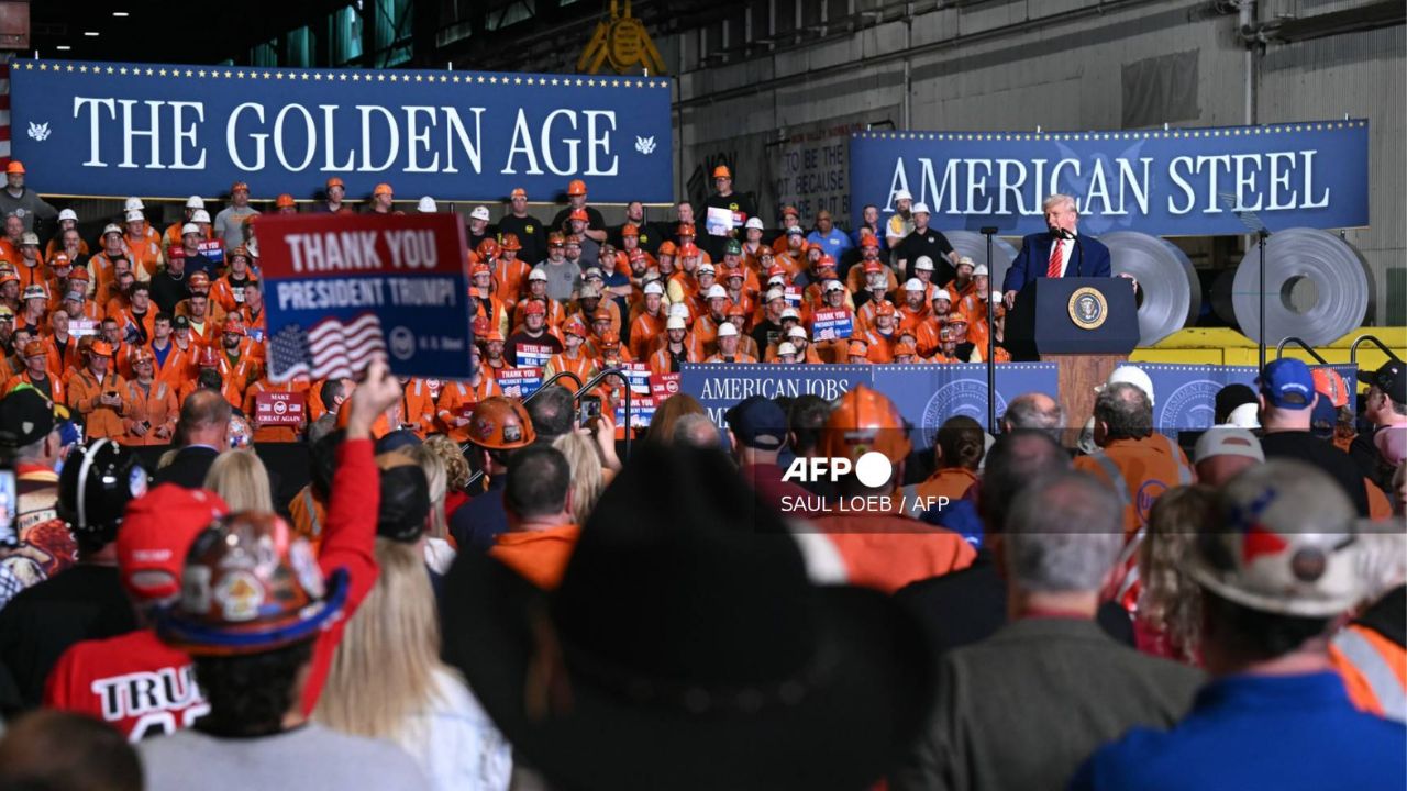 Donald Trump anunció su intención de aumentar los aranceles al acero de 25 a 50% con el fin de defender aún más la producción nacional.