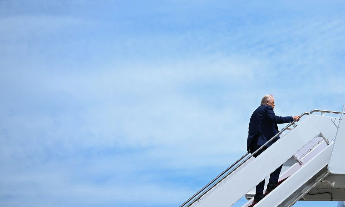 Donald Trump realiza una visita internacional con la promesa de avances diplomáticos y económicos en Medio Oriente.