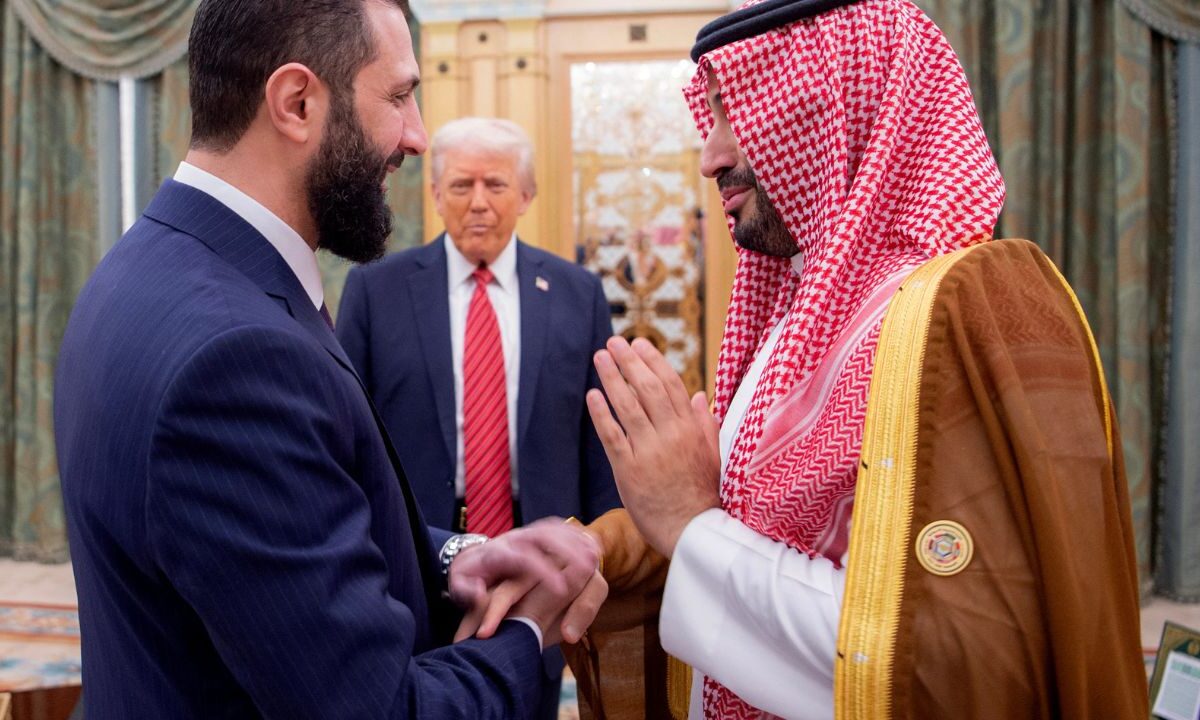 Ahmed al Sharaa llegó al poder en diciembre, al frente de una coalición rebelde que derrocó al régimen de Bashar al Asad. A la reunión, inédita en 25 años, se sumó el príncipe heredero saudita, Mohamed bin Salmán