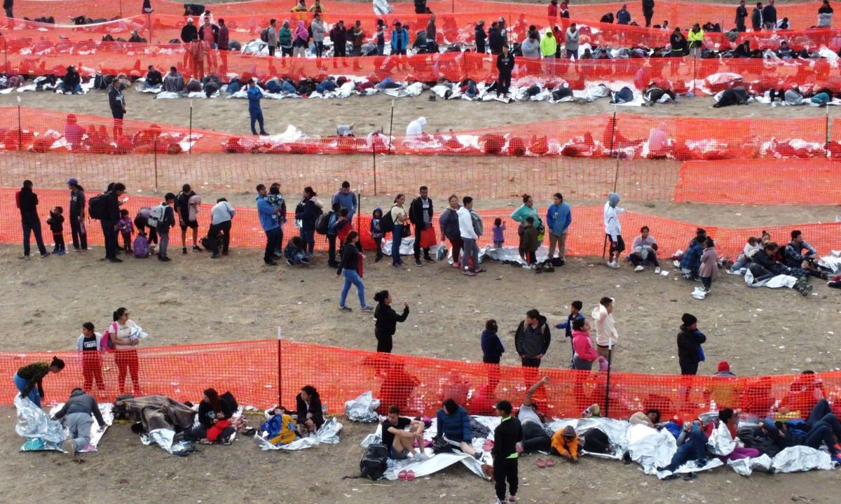 Trump trae un complejo aparato legal y operativo impulsa deportaciones mediante presión fiscal, laboral y psicológica.
