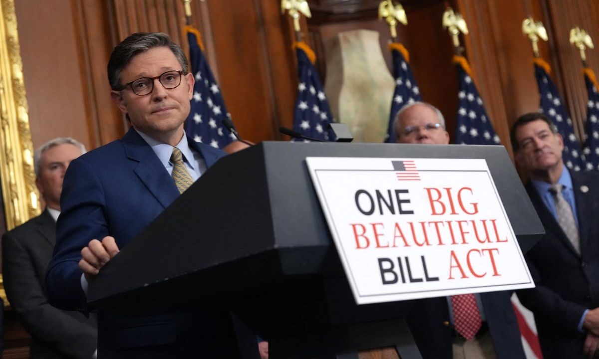Trump y los republicanos buscan la aprobación de la propuesta antes del 4 de julio, pero debe equilibrar demandas.