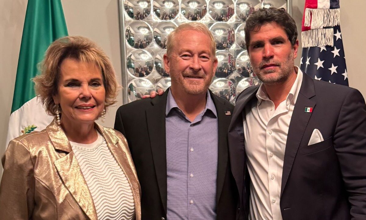 Eduardo Verastegui, exaspirante a una candidatura presidencial, fue el promotor de la cena de bienvenida del embajador Ronald Johnson.