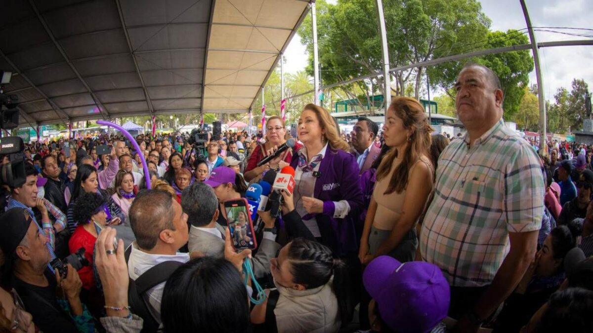 La candidata a ministra de la SCJN, Yasmín Esquivel Mossa, cerró su campaña en Iztapalapa.