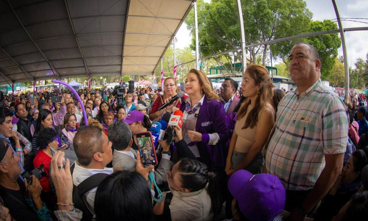 La candidata a ministra de la SCJN, Yasmín Esquivel Mossa, cerró su campaña en Iztapalapa.