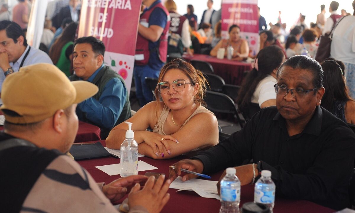 "Zócalo ciudadano" cambia de sede por plantón de maestros