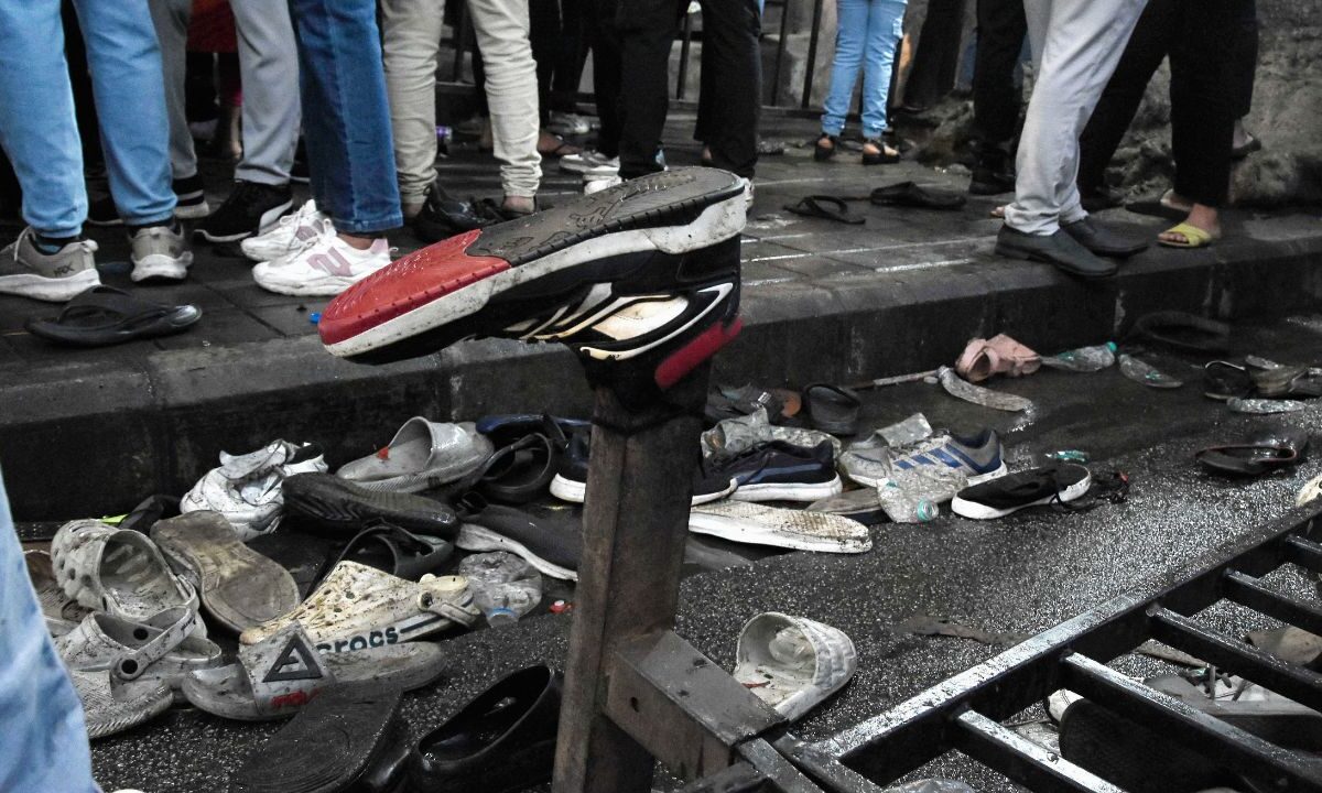 Una estampida causó 11 muertos en la India cuando una gran muchedumbre festejaba el regreso victorioso del equipo local de cricket.