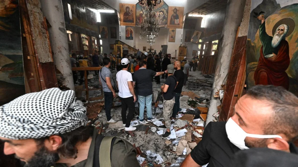 Al menos 20 personas murieron y medio centenar resultaron heridas en un atentado el domingo  en una iglesia de Damasco, en Siria cuyo autor sería un miembro del grupo Estado Islámico (EI), según el Ministerio del Interior.