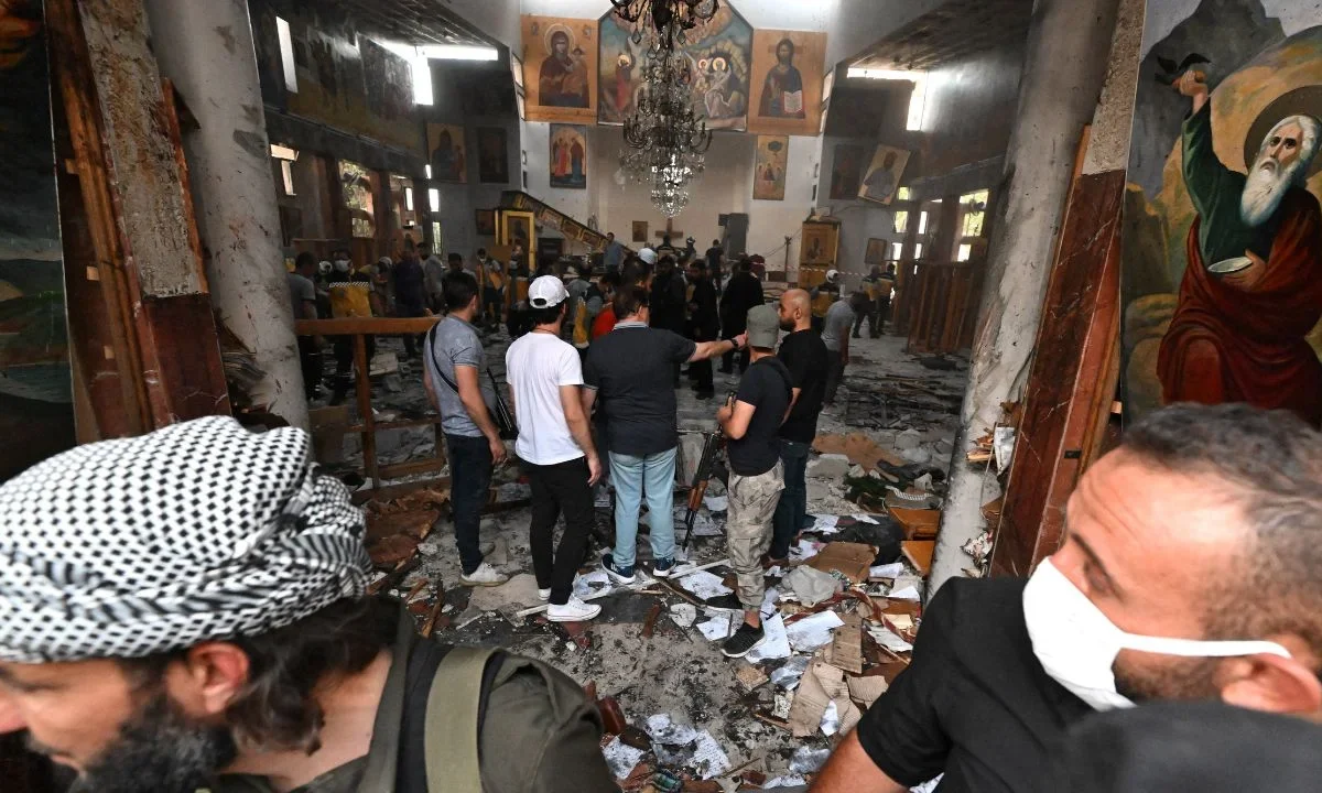 Al menos 20 personas murieron y medio centenar resultaron heridas en un atentado el domingo  en una iglesia de Damasco, en Siria cuyo autor sería un miembro del grupo Estado Islámico (EI), según el Ministerio del Interior.