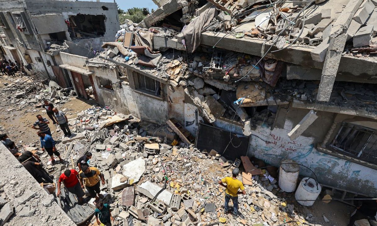 Al menos 31 personas murieron y más de 176 resultaron heridas el domingo por disparos israelíes contra un grupo de personas que se dirigían a un centro de distribución de ayuda alimentaria estadounidense en la Franja de Gaza, según un nuevo balance de la Defensa Civil.